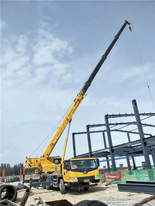 即墨区超高层建筑钢结构吊装案例
